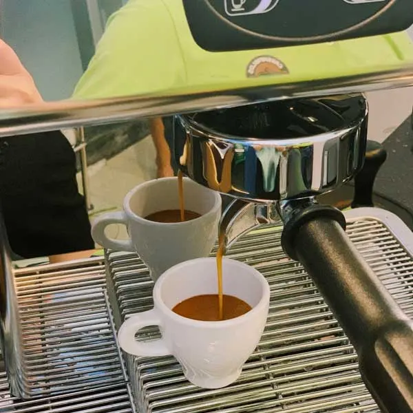 Vì sao cà phê Robusta giúp tạo lớp crema tốt hơn Arabica?